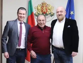 Областната управа на Русе отличи юбиляря Севдалин Петров за забележителната му кариера