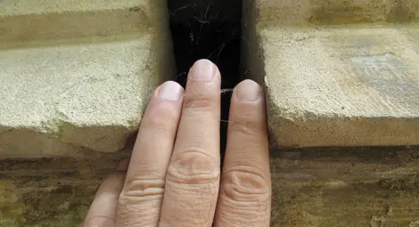 Граждани реставрират със свои пари разцепената гробница на Захари Стоянов