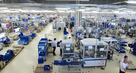 &bdquo;ВИТТЕ аутомотив&ldquo;: Заводът, където колеги роботи транспортират продукцията