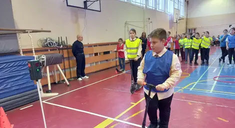 Състезание по безопасност на движението с участието на три русенски училища Състезание по безопасност на движението с участието на три русенски училища