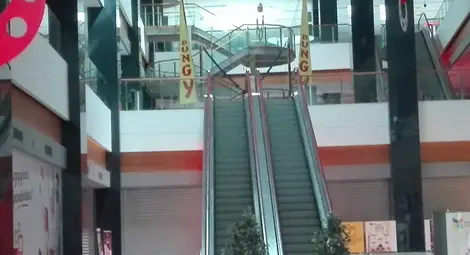 Мол Русе посреща първите клиенти след пълна дезинфекция