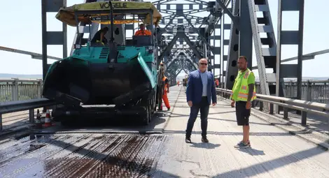 Тръгна аварийният ремонт на Дунав мост при Русе, предприемат се всички мерки за избягване на струпването на автомобили