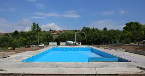 Отличниците в Бяла ще плащат по 2 лева за новия басейн