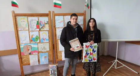 Деца от Ценовско рисуваха Васил Левски