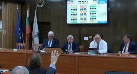 Гласуването в залата.