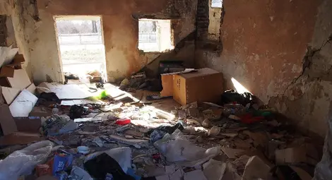 Призрачна къща на входа на Варна /галерия/