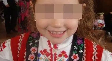 Телцето на Александра открито на тавана над апартамента на родителите й