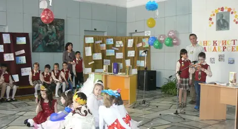 Маратон на четенето в русенското училище &bdquo;Братя Миладинови&ldquo; /галерия/