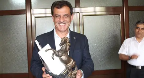 Статуетка на кон в галоп за рожденика Свилен Иванов