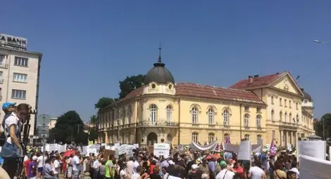 КРИБ: 10 000 протестират срещу скъпия ток!