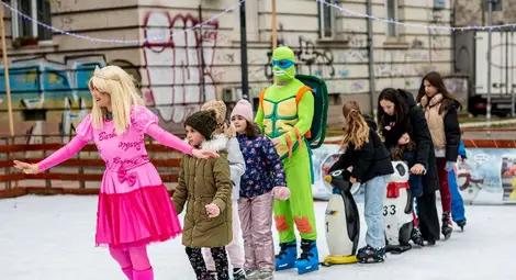 Леденият парк в Русе отваря утре с нови атракции, повече къщички и Виенско колело