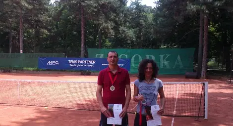 Българи и румънци играха любителски тенис в Русе