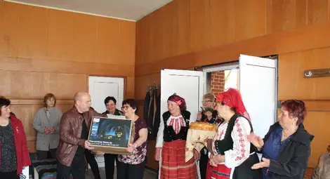 Пенсионерският клуб „Росна китка“ влезе в ремонтираната си база Пенсионерският клуб „Росна китка“ влезе в ремонтираната си база