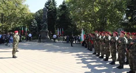 Почетен караул и тържествени маршове в чест на Съединението