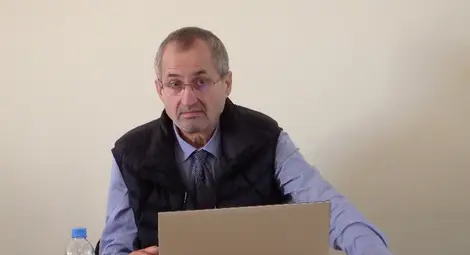 Доц.Стефко Бурджиев представи целите на Стратегията за превенция срещу природни рискове.        Снимка: Марий ПЕЙЧЕВ