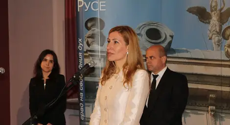 Артисти на кокили и жонгльори посрещнаха министър Ангелкова за откриването на &bdquo;Уикенд туризъм&ldquo;