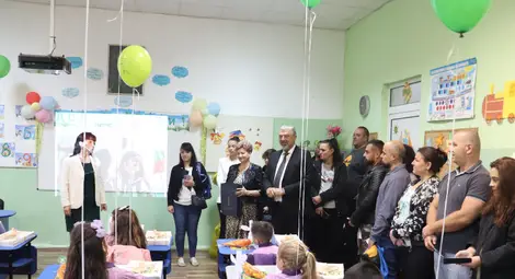 Областният управител на Русе Драгомир Драганов към първолаците  в ОУ &bdquo;Ангел Кънчев&ldquo; :  Бъдете любознателни, четете и не се притеснявайте да търсите отговори на трудни, непознати и нестандартни въпроси