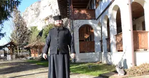 Единственият монах в Басарбовския манастир загърбил поезията и суетата заради вярата