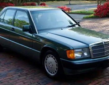 Собственик на класически „Мерцедес“ извоюва над 2.5 пъти по-високо обезщетение след катастрофа