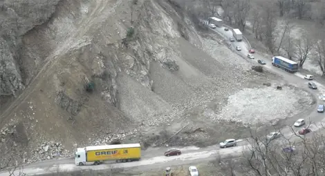 Срутване в Кресненското дефиле, пътят не е затворен