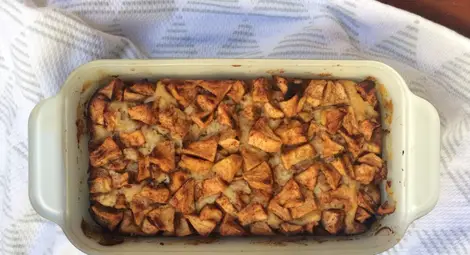 Непознатата Емили с аромат на прясно изпечен хляб Непознатата Емили с аромат на прясно изпечен хляб