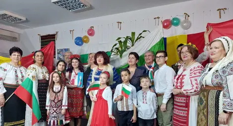 Русенските „Слънчеви ноти“ прославиха делото на Васил Левски в Букурещ /галерия/ Русенските „Слънчеви ноти“ прославиха делото на Васил Левски в Букурещ /галерия/