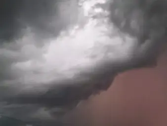 Снимаха Айнщайн да  ни гледа от облаците