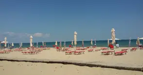 Статистиката показа защо са били празни шезлонгите по морето