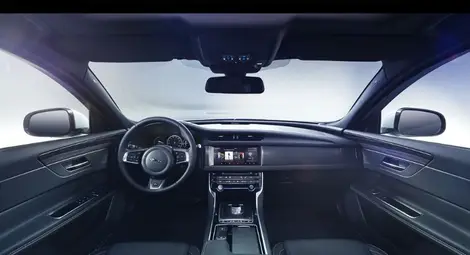 Изцяло новият JAGUAR XF дебютира по високо опънати въжета /галерия/