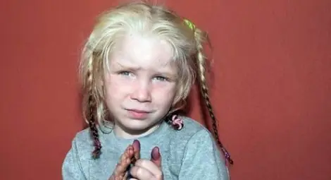 Бяло, русо и зеленооко българче открито при гръцки цигани?