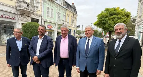 Евродепутатът от Европейската народна партия Илия Лазаров с информационен център в Русе