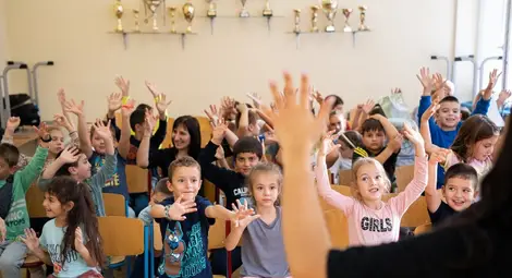 Близо 200 деца от Видин, Ловеч и Габрово учат жестов език чрез театър