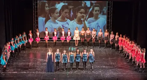 Спектакъл на балет &bdquo;Импулс&ldquo; изпрати седем абитуриентки