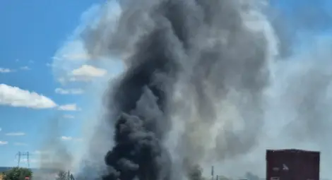 Русенец на път за морето: Кола гори на магистрала "Хемус", бъдете внимателни Русенец на път за морето: Кола гори на магистрала "Хемус", бъдете внимателни