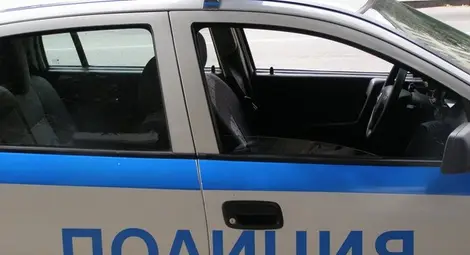 Пет месеца на топло за обиди на полицаи и ритници по патрулка