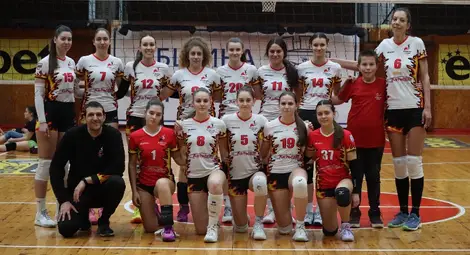 &bdquo;Любо Ганев-Автосвят&ldquo; оцеля на върха след драматична победа в 5 гейма