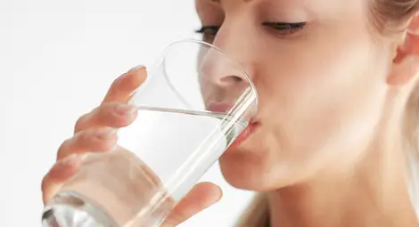 Пиенето на големи количества вода са силно преувеличени Пиенето на големи количества вода са силно преувеличени