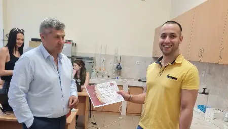 Фирма САМИ &ndash; М отличи студенти от УХТ