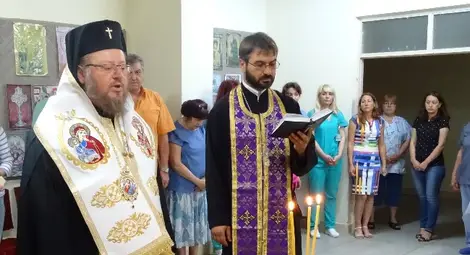 Владиката Наум освети  болничния параклис