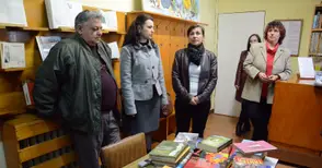 „Движение 21“ дари книги на читалище „Захари Стоянов“