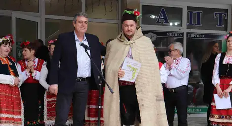 Станчо Цанков спечели конкурса за най-добро червено вино на Трифон Зарезан в Пиргово