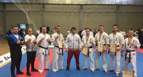 Каратистите на &bdquo;Ипон&ldquo;  със злато и 4 вицетитли