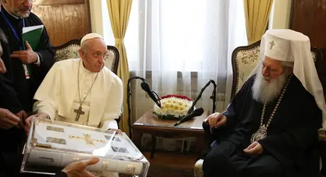 Патриарх Неофит и папа Франциск си размениха дарове Патриарх Неофит и папа Франциск си размениха дарове