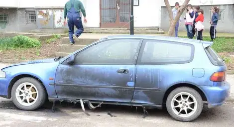 Запалиха колата на строител в &bdquo;Родина&ldquo;