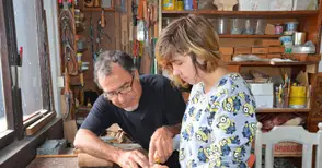 Майстори от задругата предават занаятите на млади ентусиасти