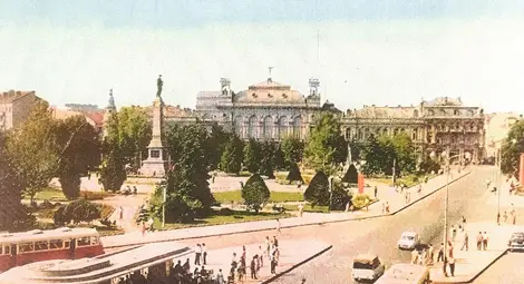 Точно преди 50 години Стъклената будка, един от символите на Русе, се оказа излишна и беше премахната тихомълком. Точно преди 50 години Стъклената будка, един от символите на Русе, се оказа излишна и беше премахната тихомълком.