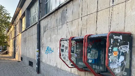 Съветник от ВМРО пита кмета: Чия собственост са уличните телефони в Русе? 