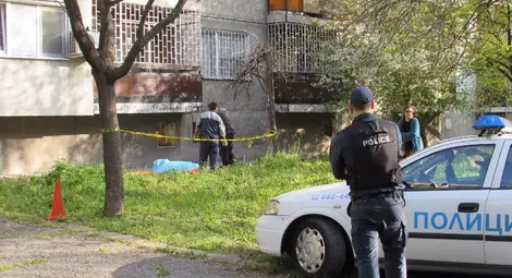 77-годишен скочи от шестия етаж след сутрешна кавга