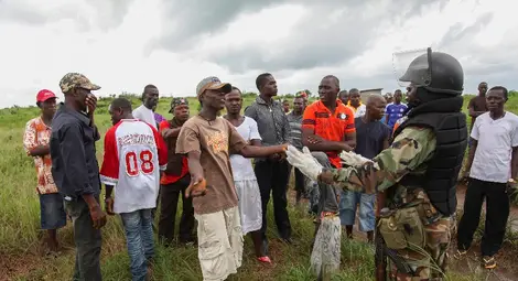 Войната с вируса Ебола продължава
