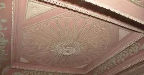 Вода шурти през уникалните тревненски тавани на Задругата